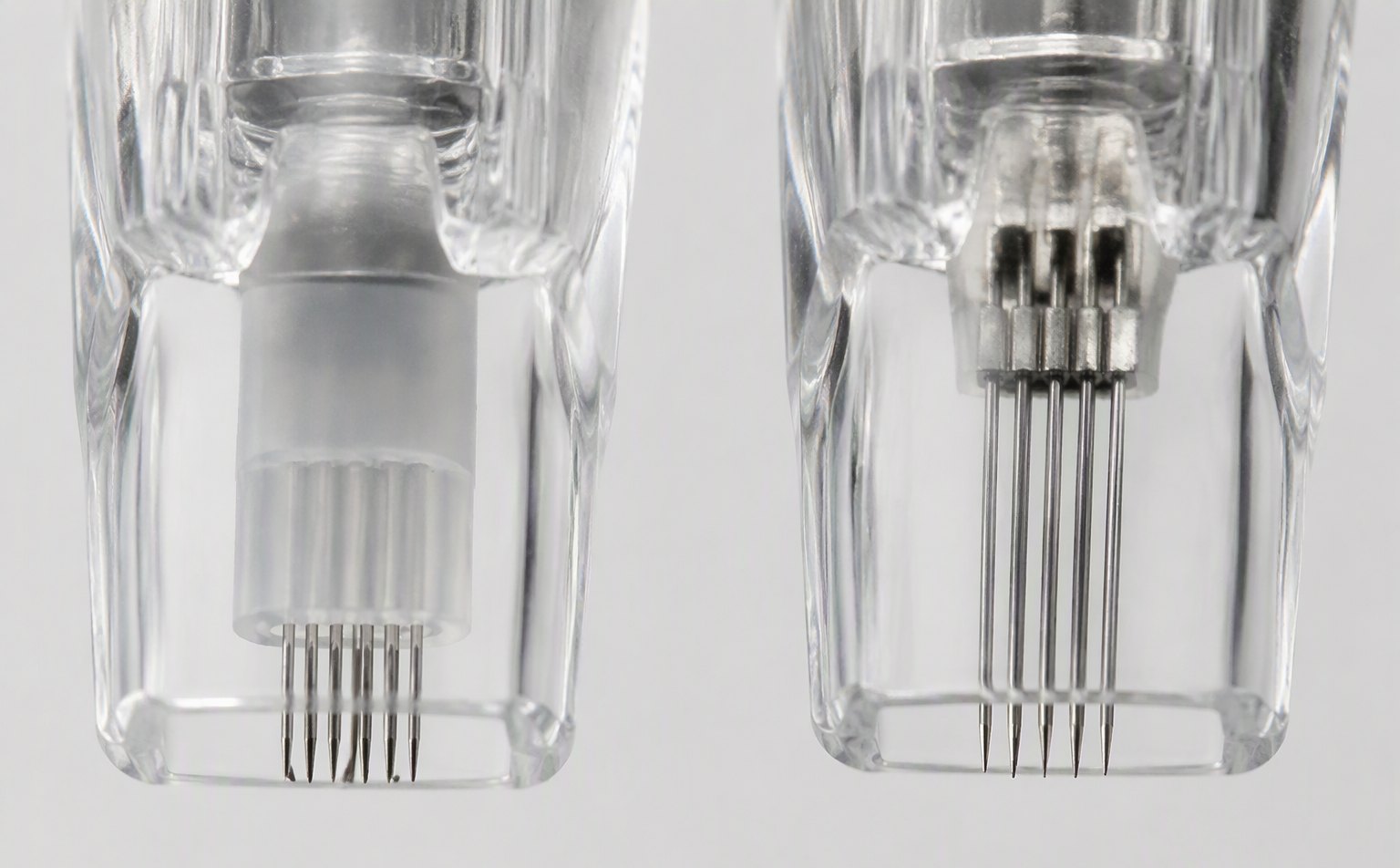 Needle bars with and without silicone wrapping inside transparent cartridges
